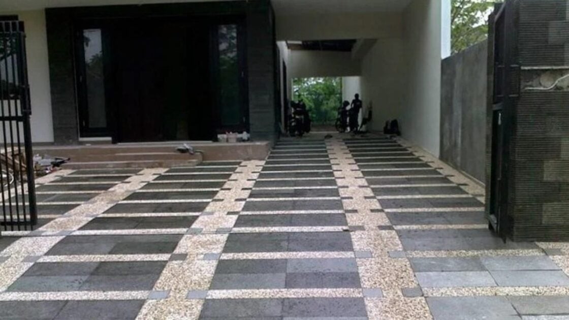 5 Material Terbaik untuk Lantai Garasi yang Kokoh dan Awet 5 Material Terbaik untuk Lantai Garasi yang Kokoh dan Awet