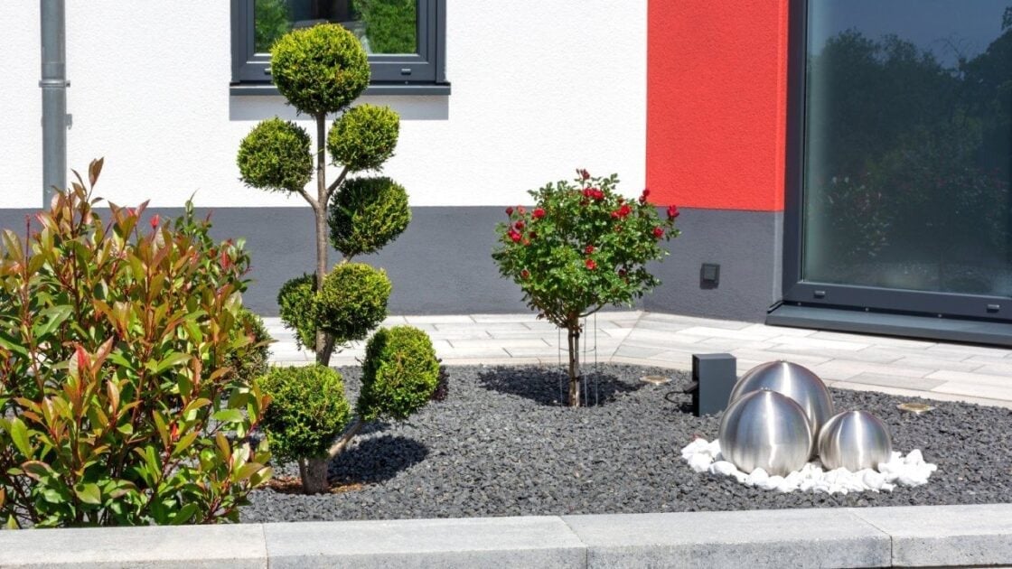 10 Desain Taman Kecil Depan Rumah yang Minimalis dan Modern
