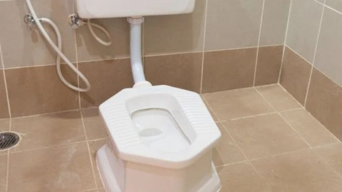 10 Desain WC Jongkok Modern yang Nyaman Terbaru 2025