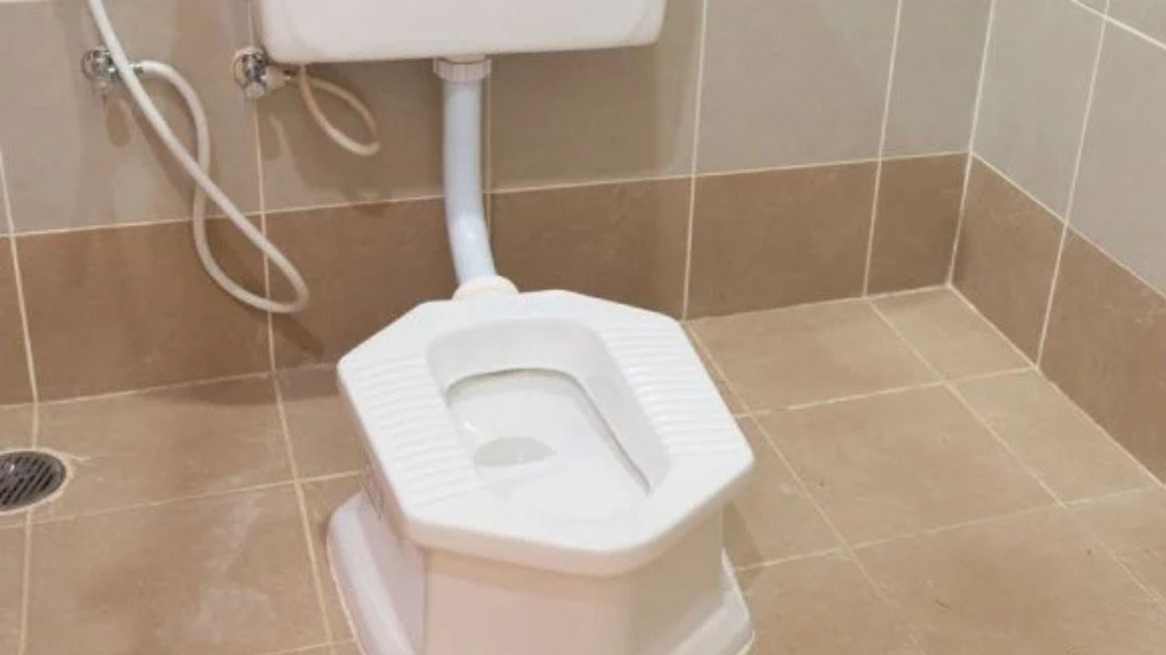 10 Desain WC Jongkok Modern yang Nyaman Terbaru 2025