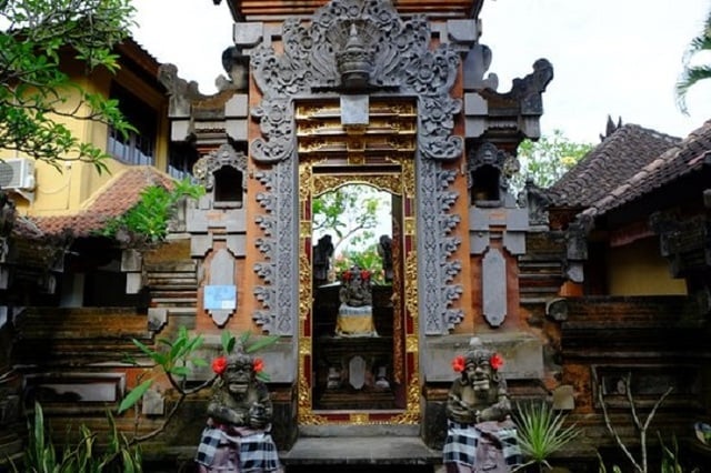 angkul angkul rumah adat bali