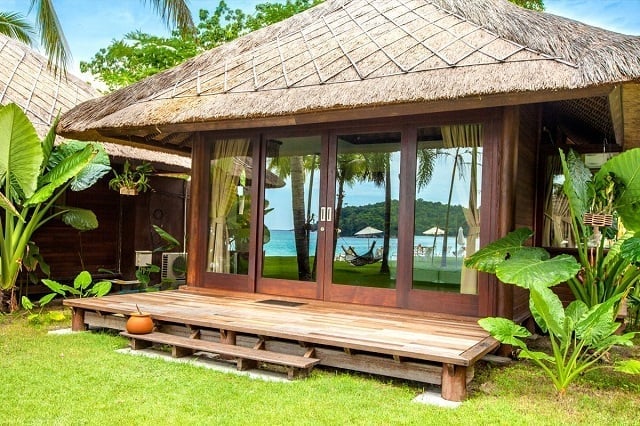 Rumah Papan Sederhana di Desa bak hotel