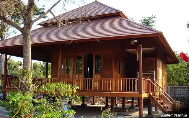 Rumah Papan Sederhana di Desa panggung
