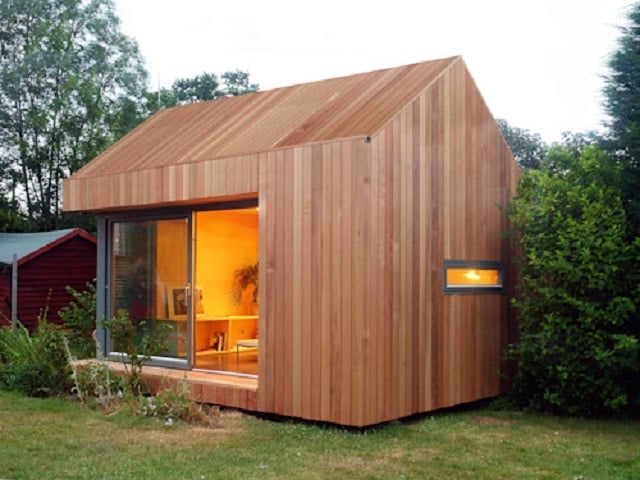 Rumah Papan Sederhana di Desa modern