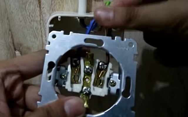 cara pasang stop kontak