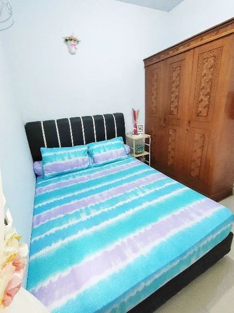 desain kamar 2x3 untuk suami istri