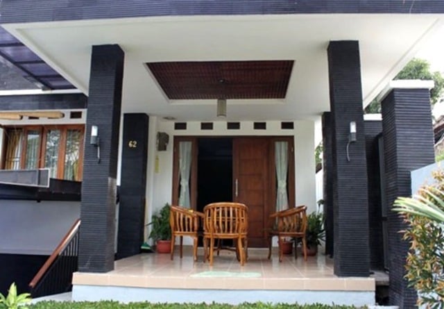 tiang warna hitam