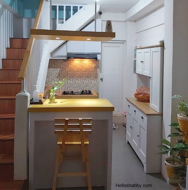 desain dapur minimalis bawah tangga mungil