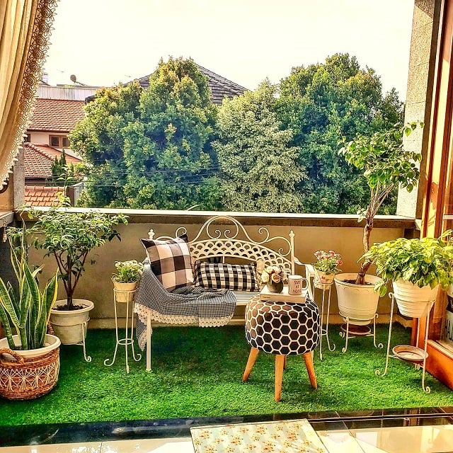 taman di balkon lantai 2