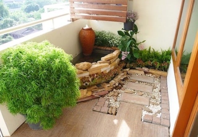 balkon kolam mungil