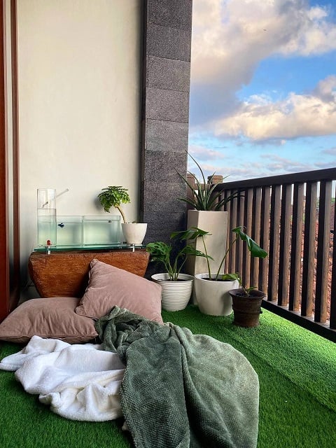 taman di balkon lantai 2