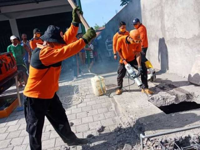 cara membongkar cor beton