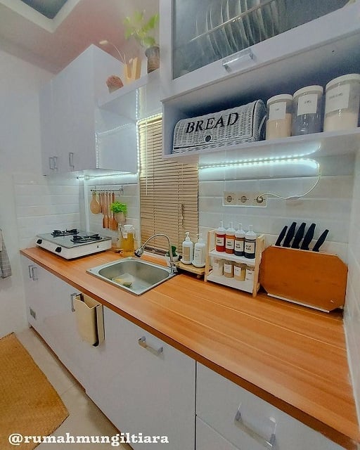 dapur kayu cokelat putih hangat di rumah