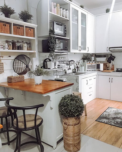 desain Dapur minimalis warna putih Lantai Kayu