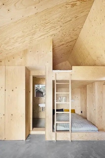 Gambar Kamar Tidur Tingkat Luas dengan Kamar Mandi