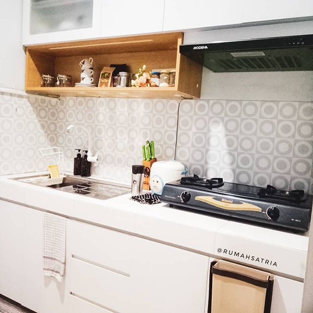 desain dapur minimalis warna putih sederhana