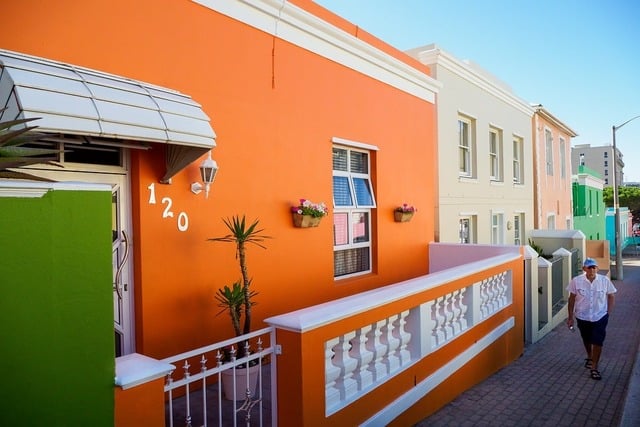 cat pagar rumah warna orange