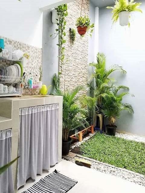 dapur sempit menghadap taman