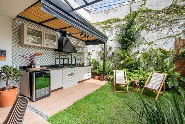 dapur terbuka menghadap taman