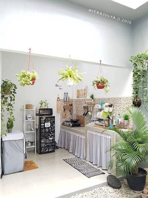 dapur terbuka menghadap taman