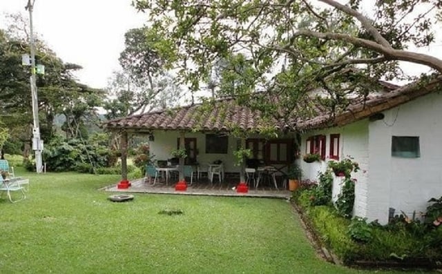 inspirasi desain rumah leter l sederhana di desa