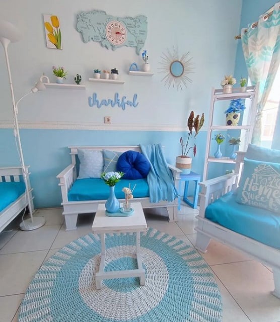 perpaduan warna biru untuk interior