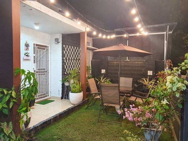 taman bunga depan rumah untuk nongkrong