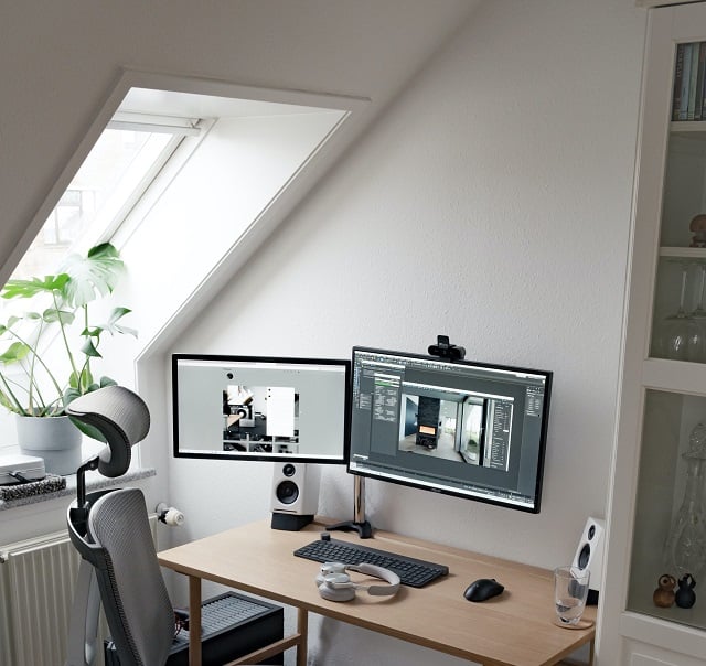 kamar gaming low budget terang