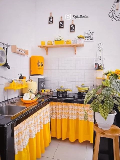 dapur dengan sentuhan warna kuning