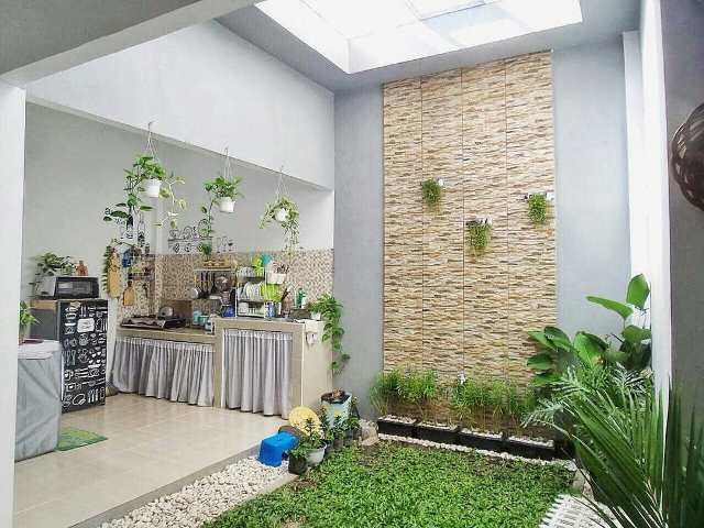 dapur menyatu dengan taman belakang