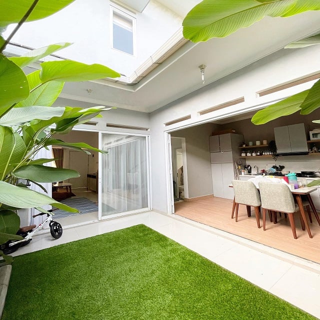 dapur menyatu dengan taman belakang