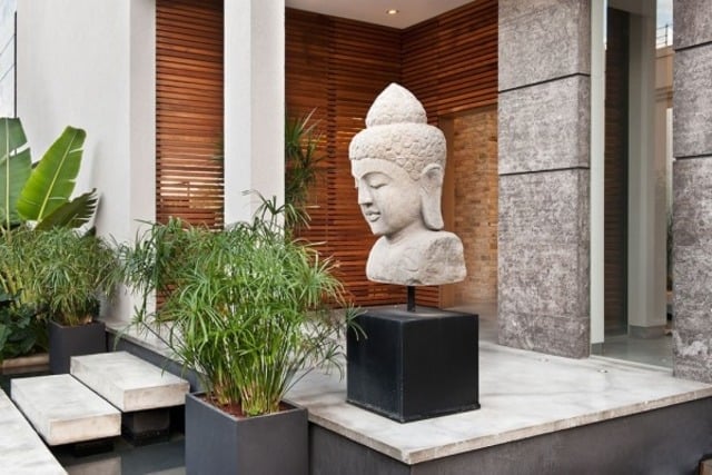 patung yang cocok di depan rumah