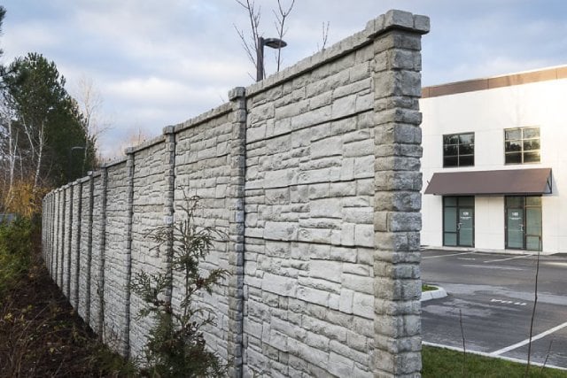 pagar beton tekstur kasar