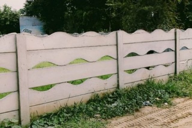 pagar beton bergelombang