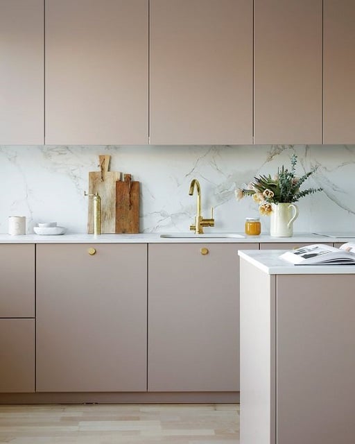 inspirasi dapur krem cantik di rumah
