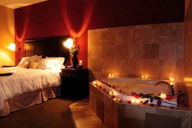 dekorasi kamar hotel untuk honeymon dengan bathtub