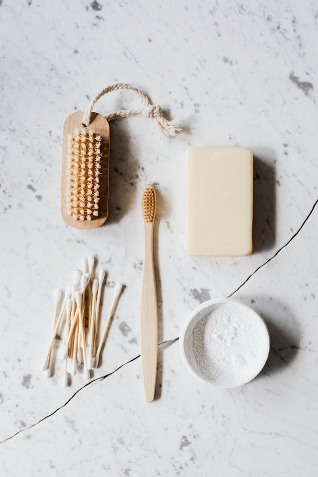 cara membersihkan kerak kamar mandi dengan baking soda