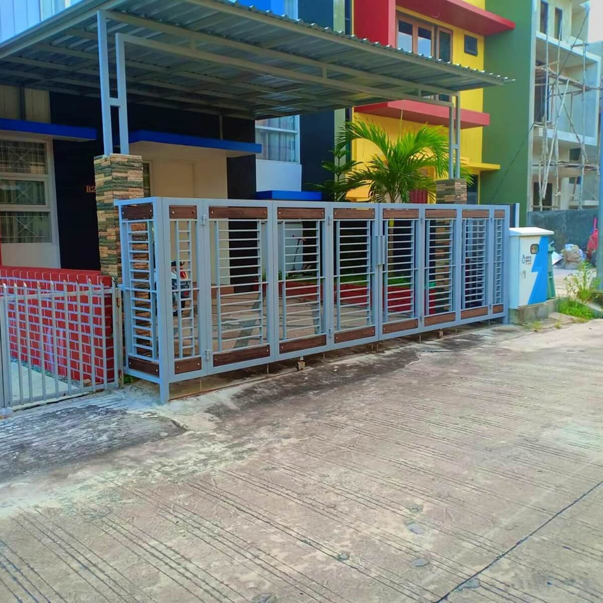 cat pagar abu abu dan cokelat kayu cat pagar abu abu dan cokelat kayu