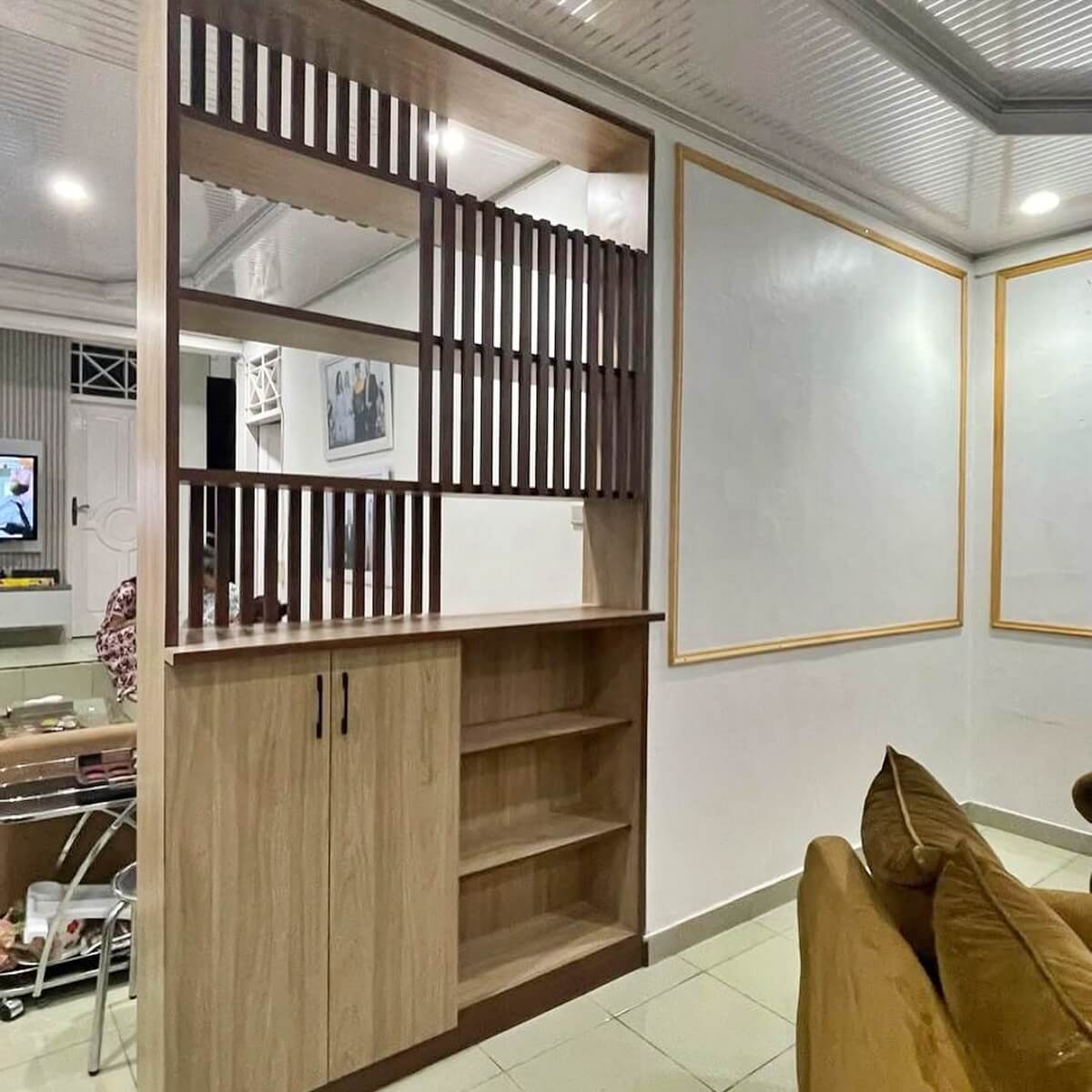 model lemari pembatas modern mini bar