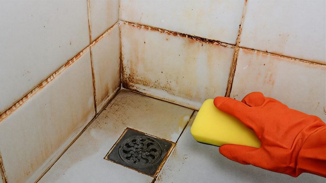 7 Cara Membersihkan Kerak Kamar Mandi yang Membandel, Bisa Pakai Bahan Alami! 7 Cara Membersihkan Kerak Kamar Mandi yang Membandel, Bisa Pakai Bahan Alami!