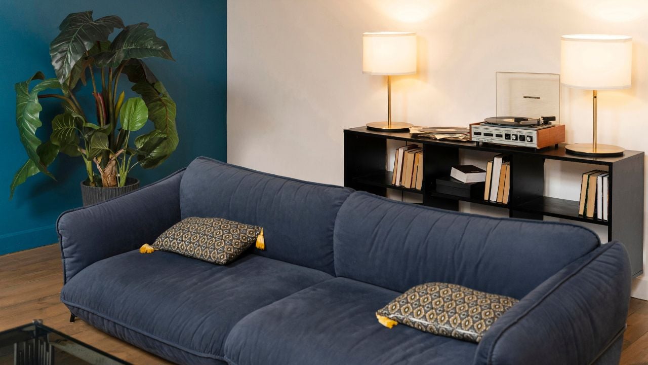 7 Kombinasi Cat Rumah Warna Navy yang Bagus dan Elegan