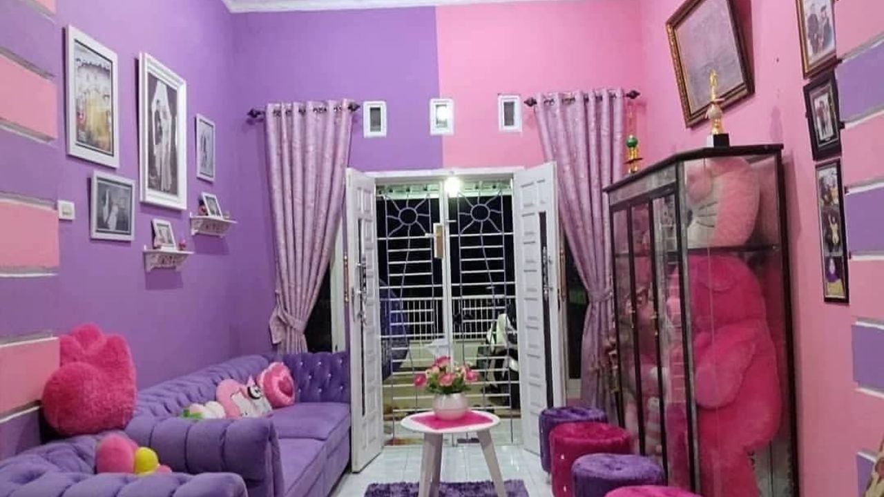 kombinasi ruang tamu warna ungu dan pink