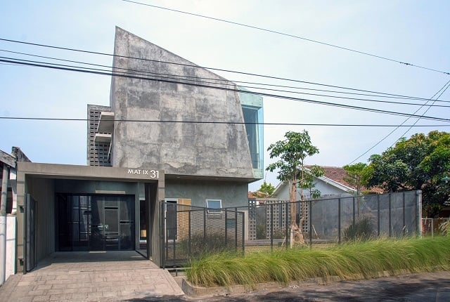 model tampak depan rumah minimalis asimetris