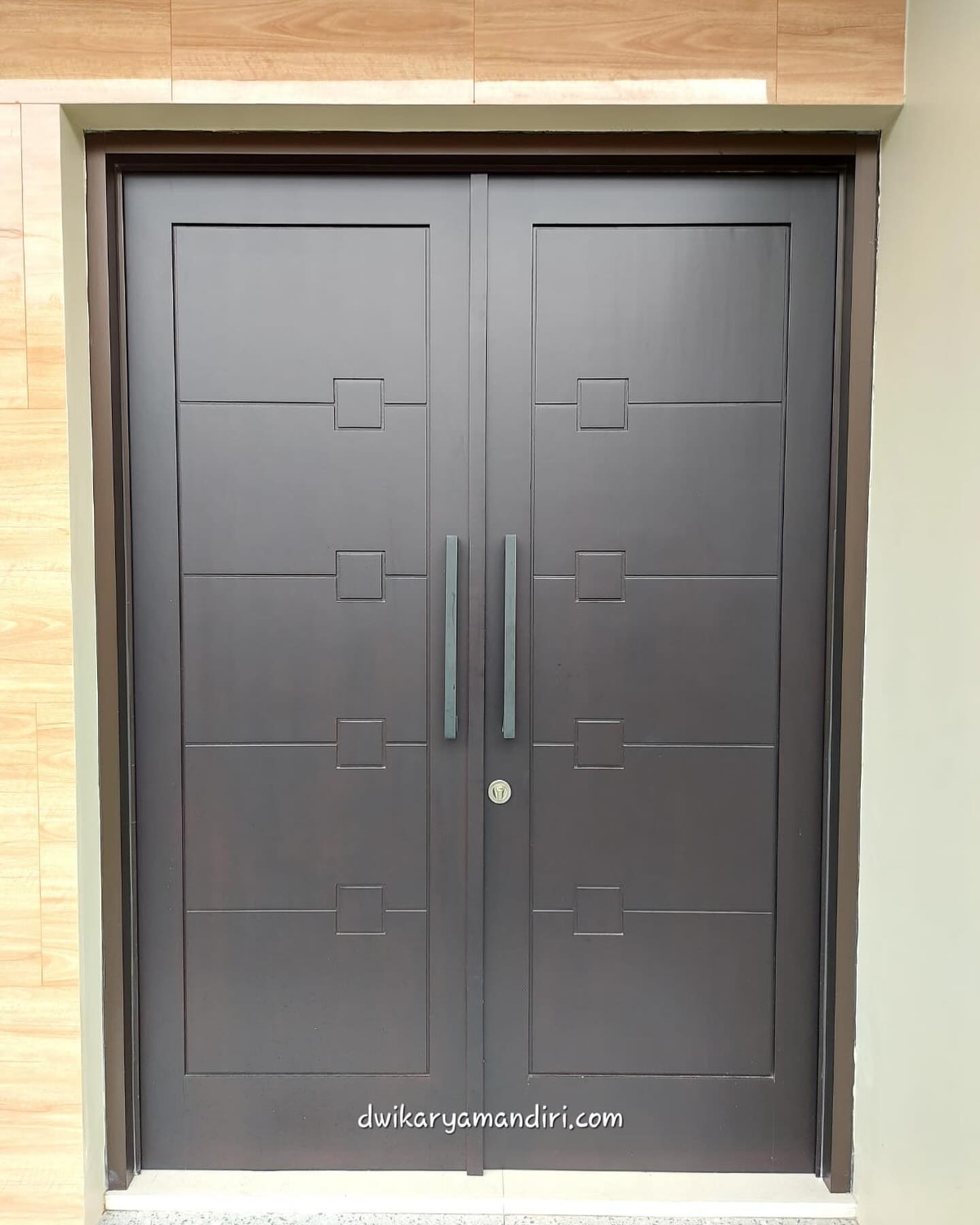2. Warna Cat Kusen Kayu Warna Coklat Tua