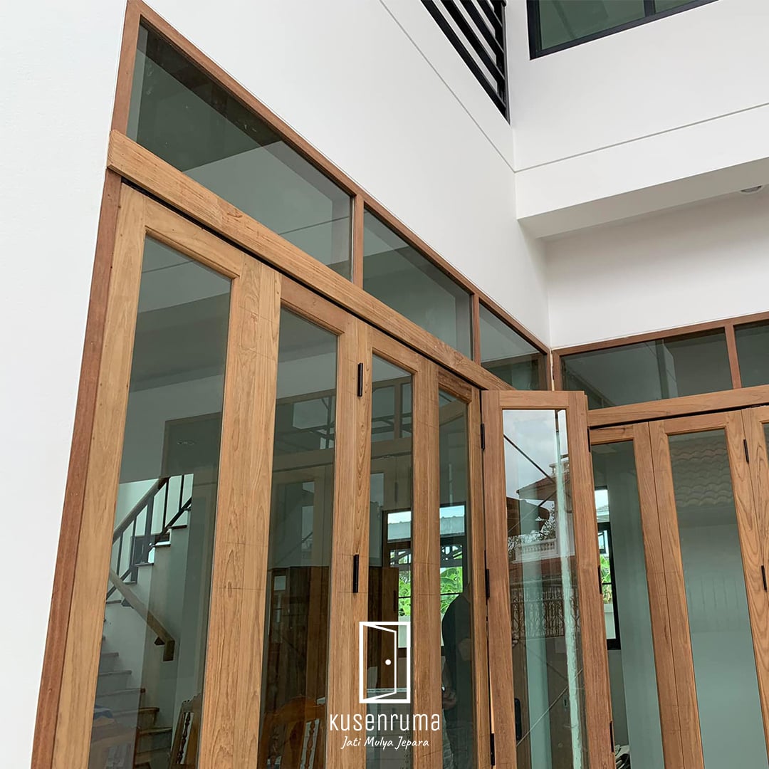 4. Warna Cat Kusen Kayu Alami