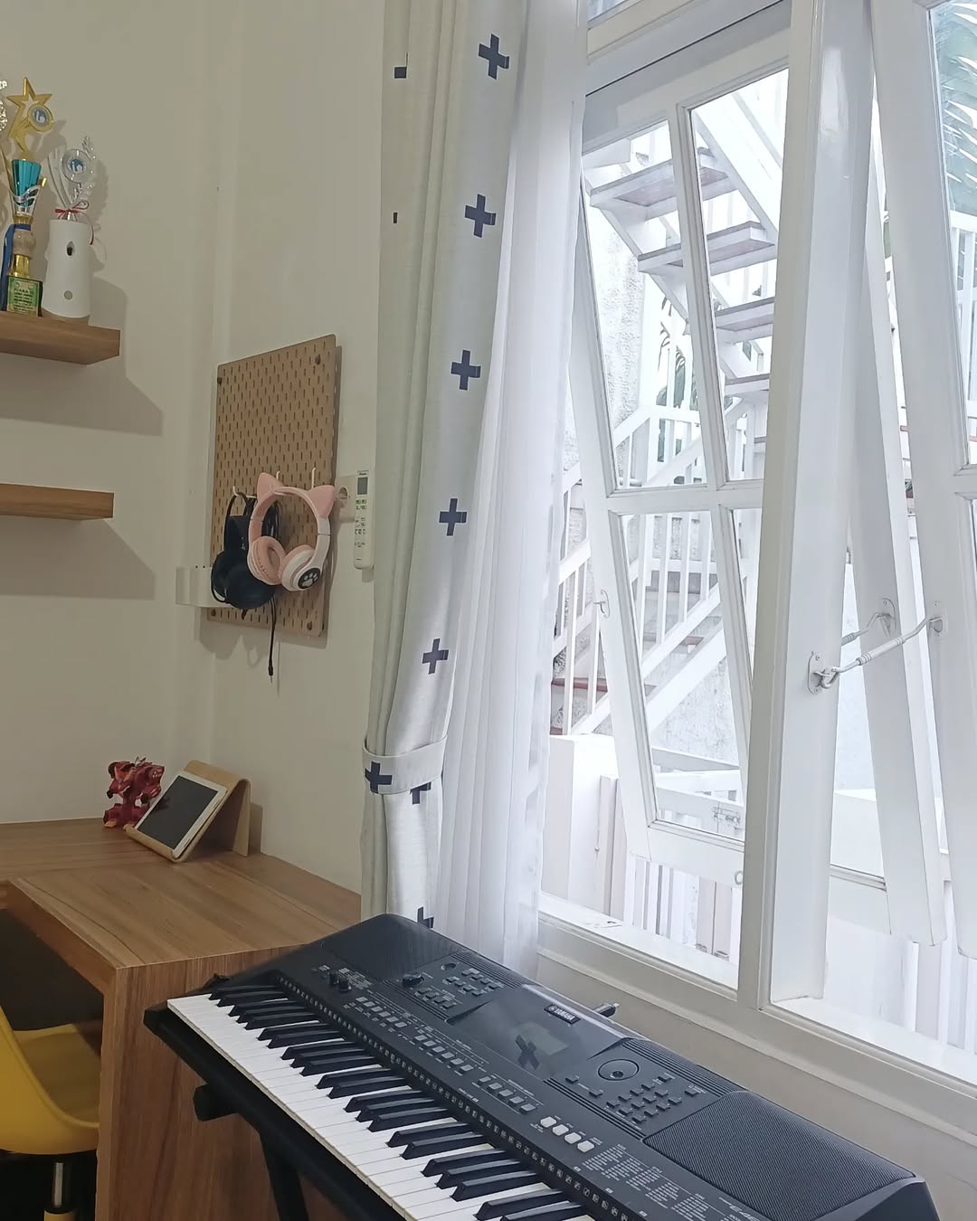 posisi jendela di kamar tidur posisi jendela di kamar tidur