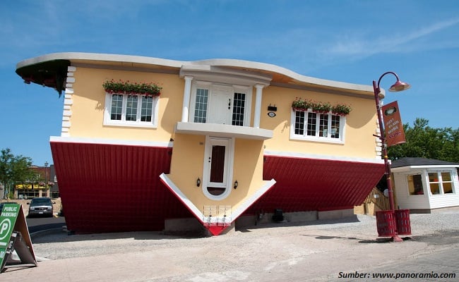 rumah terbalik