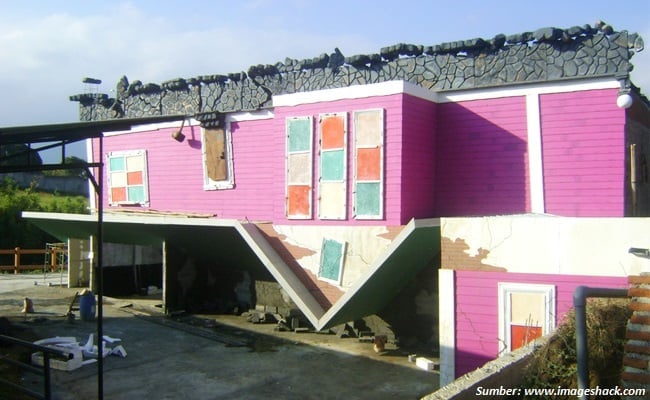 rumah terbalik