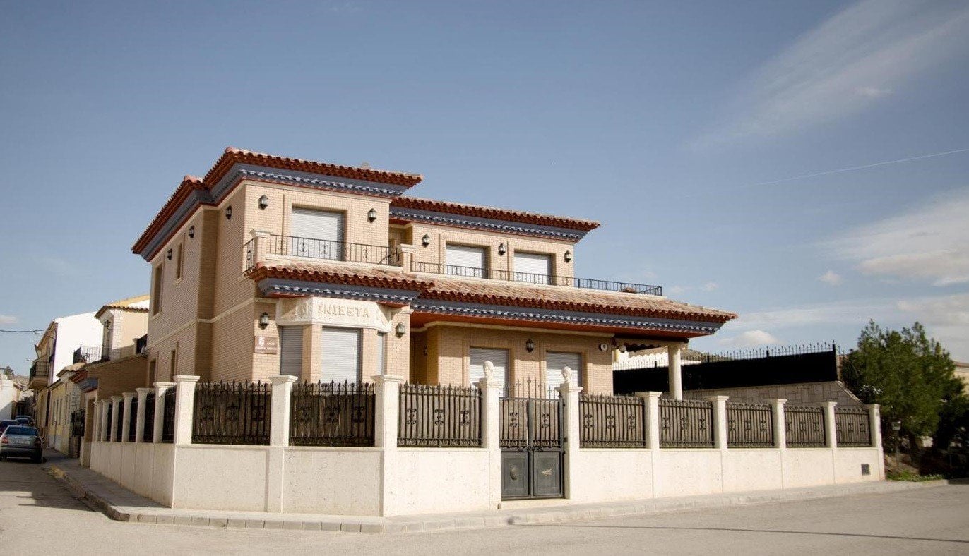 rumah andreas iniesta