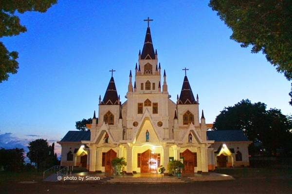 Gereja Katedral Reinha Rosari Larantuka